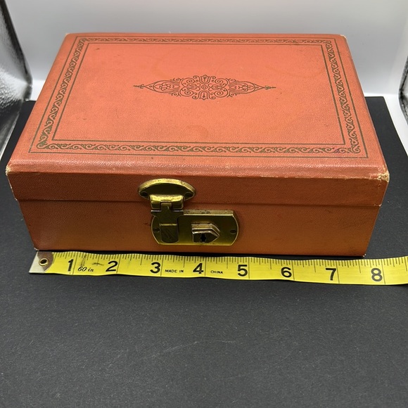 Vintage rose shade jewelry box - Picture 2 of 8